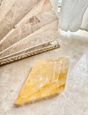 [1113 New Pending] GemGem Crystal NEG Exclusive - Golden Healer Quartz Rhombus <BR>菱形黃金療癒者晶石 - newearthstore