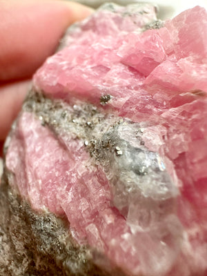 GemGem Crystal NEG Exclusive - Rhodochrosite With Pyrite Crystal Cluster <BR>紅紋石共生黃鐵礦原石 59grams - newearthstore