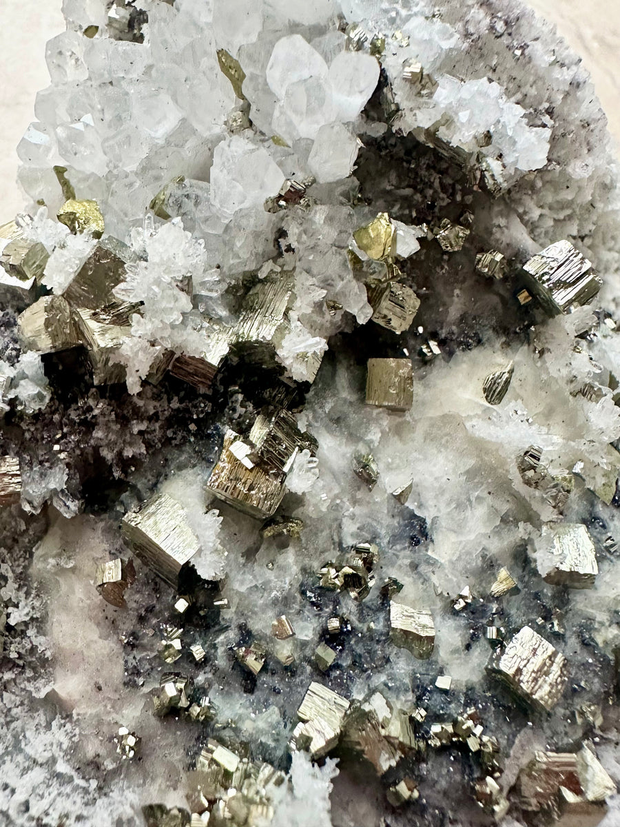 GemGem Crystal NEG Exclusive - Pyrite Cubes with Quartz Crystal Cluster <BR>立方體黃鐵礦雪絨白水晶共生原礦 80grams - newearthstore