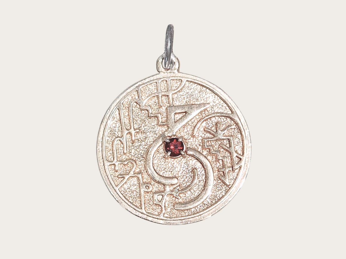 Synchronicity Jewelry Collection <BR>  SILVER FEMININE PENDANT <BR> 神聖陰性能量吊墜(銀) ( Pre Order 接受預購 : 截數日為每個月的 15 號 ) ( *因全人手製作，預購時間最少 2-3個月 )
