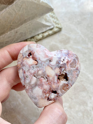 GemGem Crystal NEG Exclusive - Heart shaped Puck lace agate <BR> 粉紅蕾絲瑪瑙心心 41 grams - newearthstore