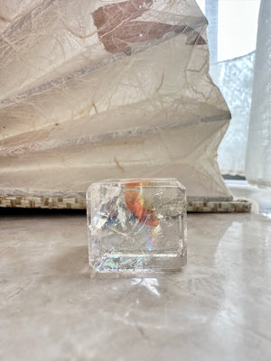 GemGem Crystal NEG Exclusive -Rainbow Golden Healer Crystal Cube From Brazil  <BR> 正方體極透金色療癒者晶石 28 grams - newearthstore