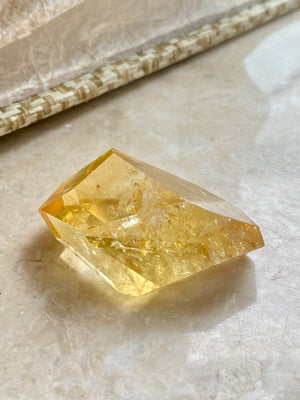 GemGem Crystal NEG Exclusive - Citrine Crystal Freeform <BR> 濃色透體黃水晶 32 grams - newearthstore
