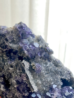 GemGem Crystal - Tanzanite Purple Fluorite With Quartz Cluster From India <BR> 紫螢石石英水晶共生原礦 211 grams - newearthstore