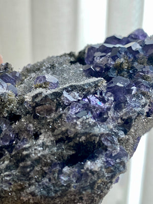 GemGem Crystal - Tanzanite Purple Fluorite With Quartz Cluster From India <BR> 紫螢石石英水晶共生原礦 211 grams - newearthstore