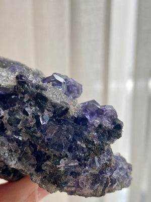 GemGem Crystal - Tanzanite Purple Fluorite With Quartz Cluster From India <BR> 紫螢石石英水晶共生原礦 211 grams - newearthstore