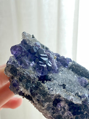 GemGem Crystal - Tanzanite Purple Fluorite With Quartz Cluster From India <BR> 紫螢石石英水晶共生原礦 211 grams - newearthstore