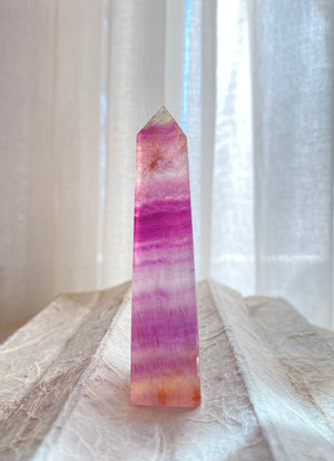 GemGem Crystal - Rosy pink Fluorite tower <BR> 粉色螢石水晶柱 76 grams - newearthstore