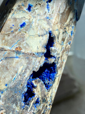 GemGem Crystal NEG Exclusive - Azurite Crystal Point From India <BR> 藍銅礦水晶柱 673 grams - newearthstore