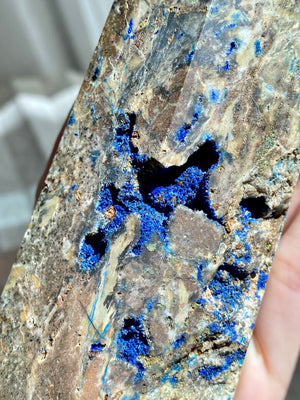 GemGem Crystal NEG Exclusive - Azurite Crystal Point From India <BR> 藍銅礦水晶柱 673 grams - newearthstore