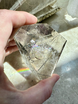 GemGem Crystal - Rainbow Black Rutilated Quartz  <BR> 收藏級別極強彩虹黑髮晶晶石 140 grams - newearthstore