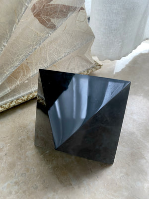 GemGem Crystal - Octahedron (Eight Faces) Black obsidian <BR> 巨型神聖幾何八面體黑曜石 686 grams - newearthstore