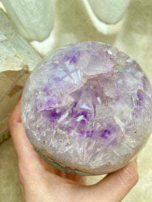 GemGem Crystal NEG Exclusive - Amethyst Agate sphere  <BR> 紫水晶晶牙瑪瑙水晶球 855 grams - newearthstore