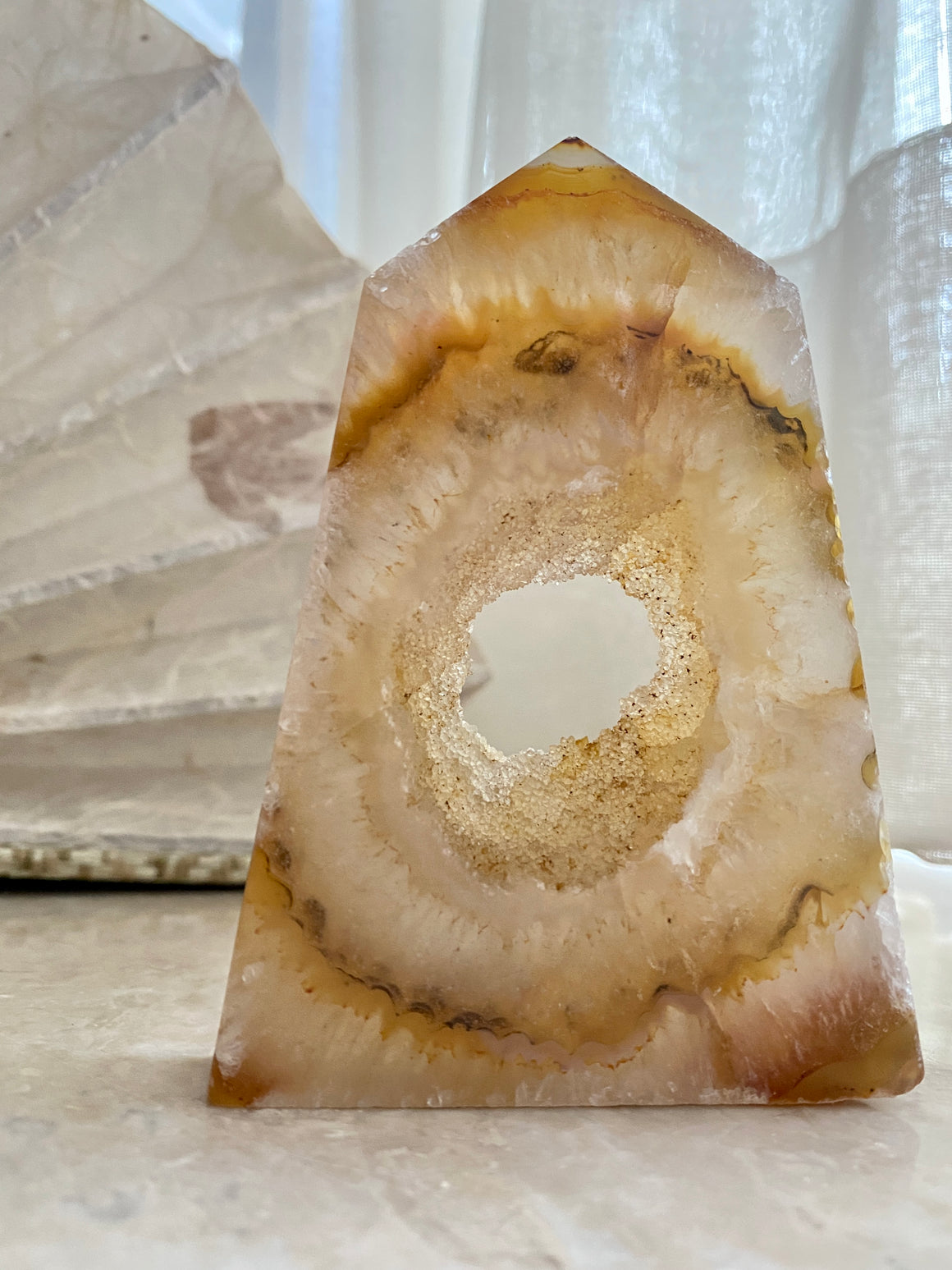 GemGem Crystal NEG Exclusive - Yellow Agate Crystal Tower <BR> 橙黃色瑪瑙晶洞水晶柱 163 grams - newearthstore