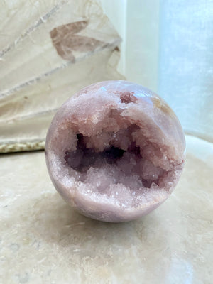 GemGem Crystal NEG Exclusive - Pink Amethyst Sphere <BR> 粉紅紫晶細碎晶牙水晶球 316 grams - newearthstore