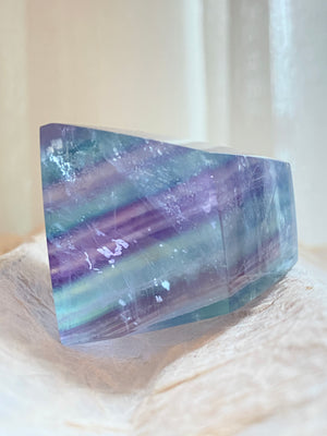 GemGem Crystal NEG Exclusive - Layered Clear Fluorite Freeform <BR> 透體紫藍綠三色螢石 75 grams - newearthstore