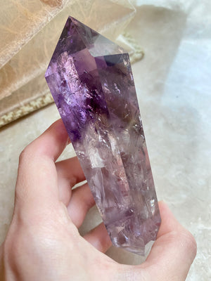 GemGem Crystal NEG Exclusive - Rainbow Amethyst With Pyramid Phantom Crystal Wand	<BR> 彩虹金字塔幻影雙尖紫水晶  240 grams - newearthstore