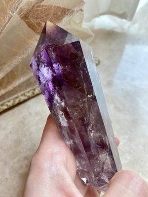 GemGem Crystal NEG Exclusive - Rainbow Amethyst With Pyramid Phantom Crystal Wand	<BR> 彩虹金字塔幻影雙尖紫水晶  240 grams - newearthstore