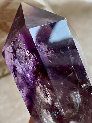 GemGem Crystal NEG Exclusive - Rainbow Amethyst With Pyramid Phantom Crystal Wand	<BR> 彩虹金字塔幻影雙尖紫水晶  240 grams - newearthstore