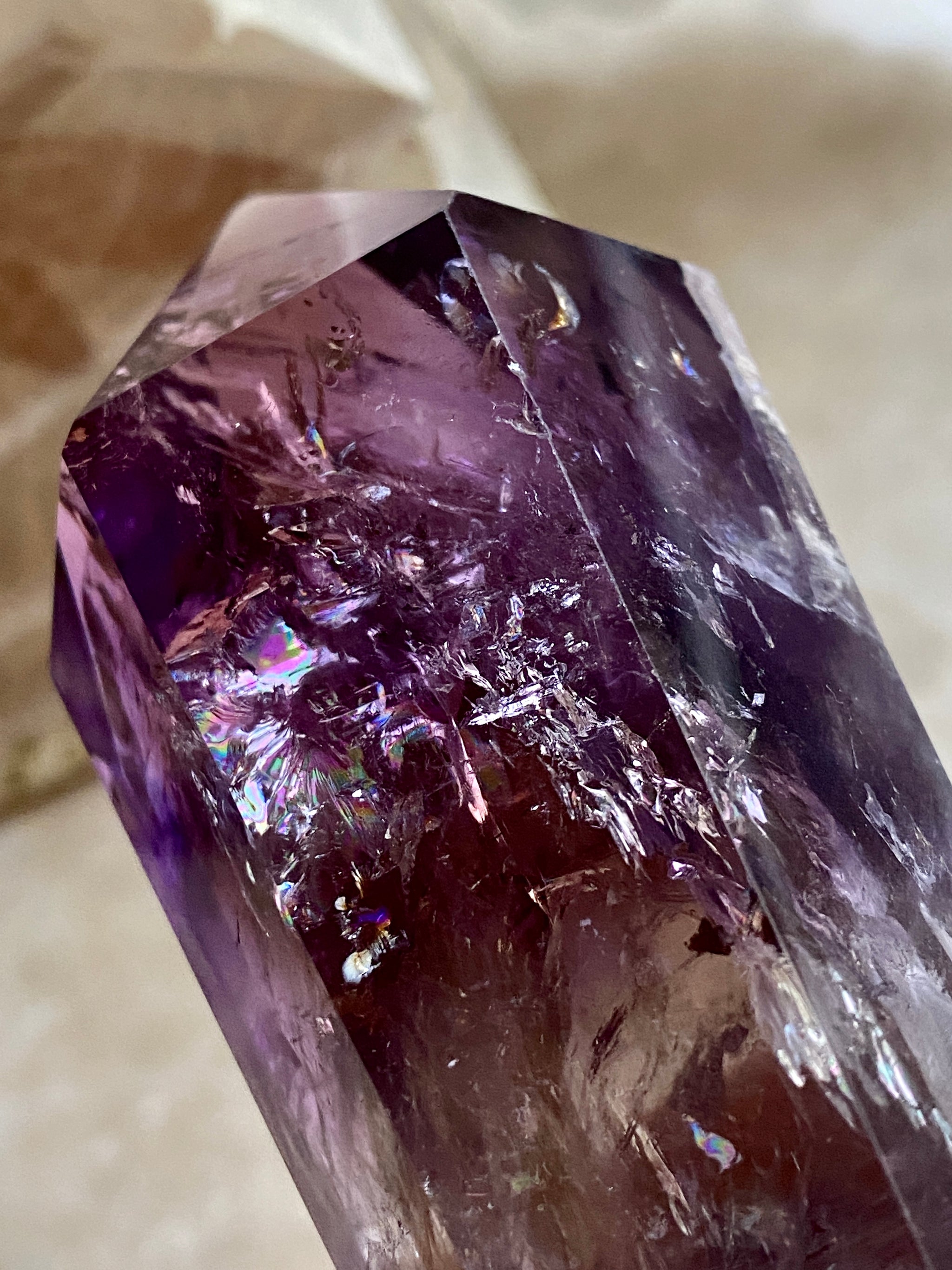 GemGem Crystal NEG Exclusive - Rainbow Amethyst With Pyramid 